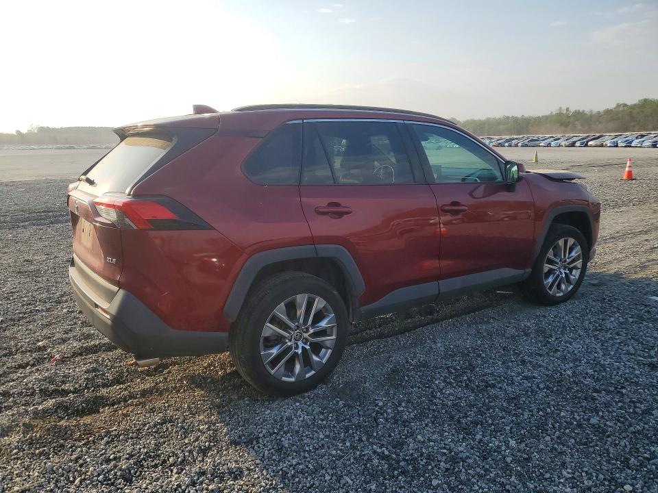 Продаж на аукціоні авто 2021 Toyota Rav4, vin: 2T3C1RFV4MW138613, номер лоту: 47703526