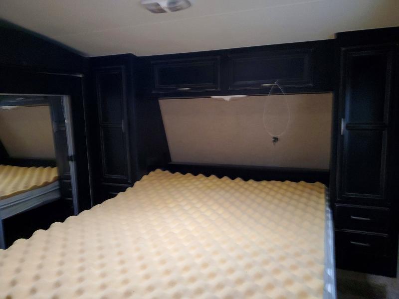 45808786 :رقم المزاد ، 5SFCG3123CE247883 vin ، 2012 Heartland Rv Cyclone مزاد بيع