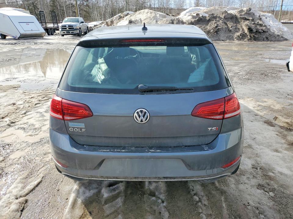79832085 :رقم المزاد ، 3VWB17AU0JM288856 vin ، 2018 Volkswagen Golf مزاد بيع