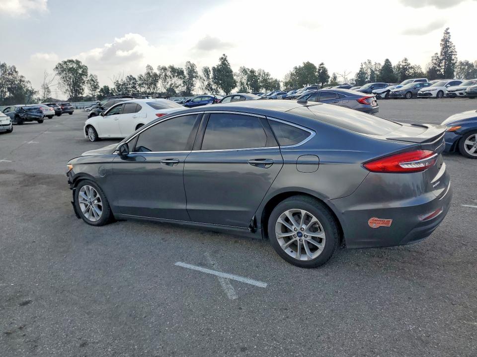 41663746 :رقم المزاد ، 3FA6P0SU8LR261036 vin ، 2020 Ford Fusion مزاد بيع