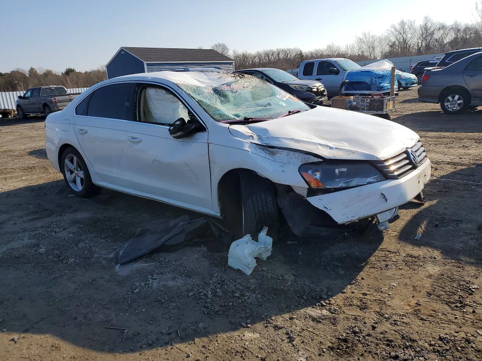 47020726 :رقم المزاد ، 1VWAT7A36FC072922 vin ، 2015 Volkswagen Passat مزاد بيع
