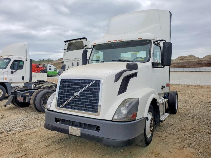 2017 Volvo Vnl მანქანა იყიდება აუქციონზე, vin: 4V4N39TGXHN988112, აუქციონის ნომერი: 46209326