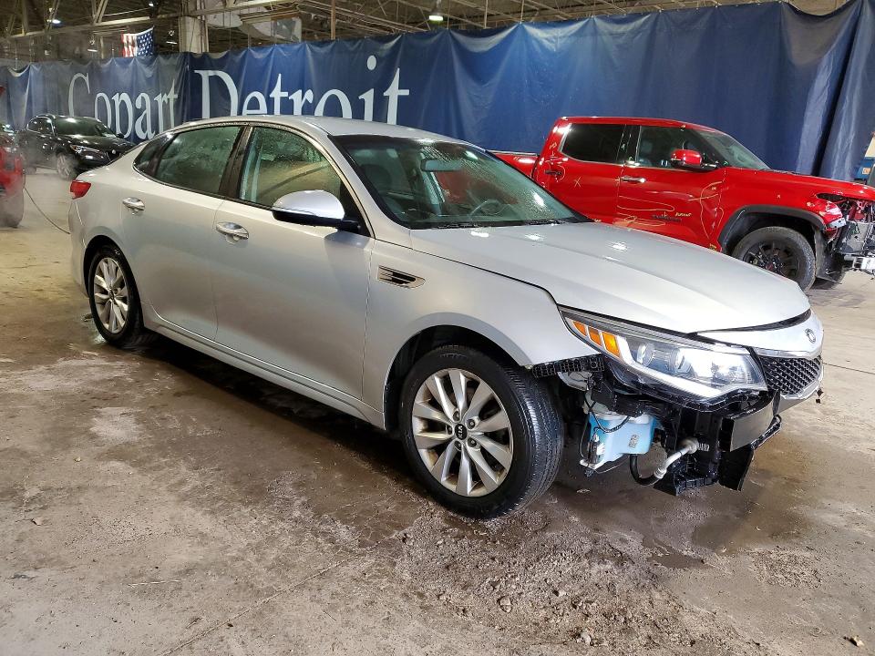 2017 Kia Optima მანქანა იყიდება აუქციონზე, vin: 5XXGT4L36HG161708, აუქციონის ნომერი: 79782225