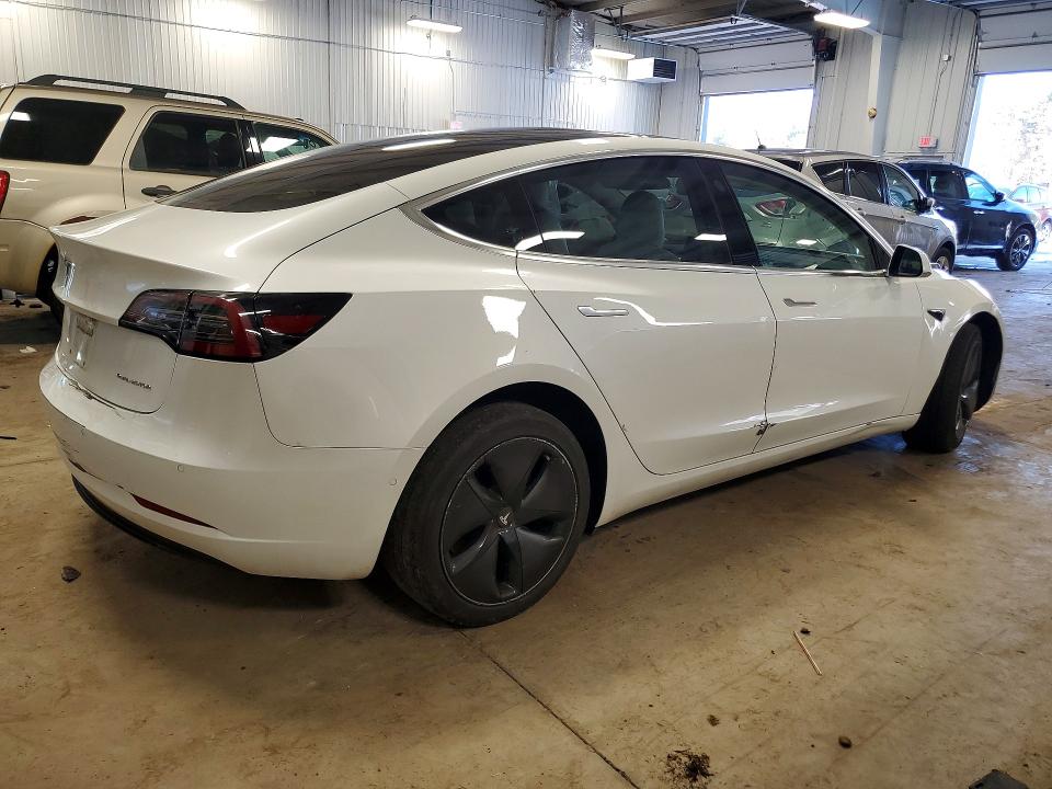 46840086 :رقم المزاد ، 5YJ3E1EB9JF122289 vin ، 2018 Tesla Model 3 مزاد بيع