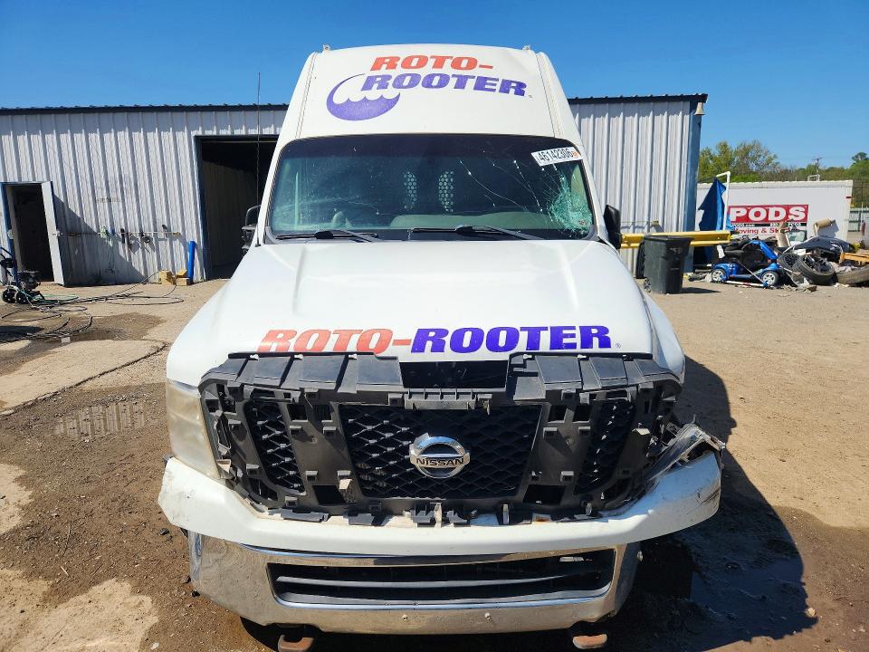 46142306 :رقم المزاد ، 1N6AF0LY2DN110722 vin ، 2013 Nissan Nv مزاد بيع