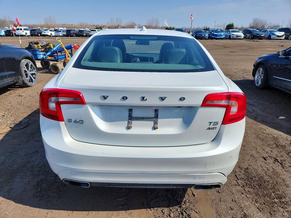 41820006 :رقم المزاد ، YV1612TC7F2315006 vin ، 2015 Volvo S60 مزاد بيع