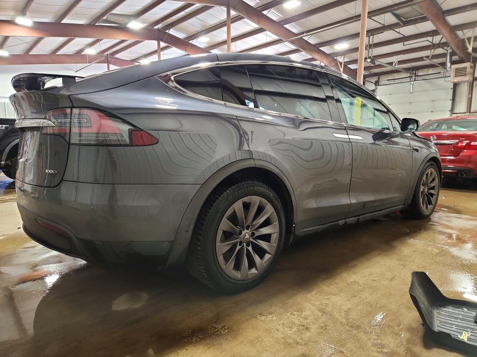 46613306 :رقم المزاد ، 5YJXCDE26JF132416 vin ، 2018 Tesla Model X مزاد بيع