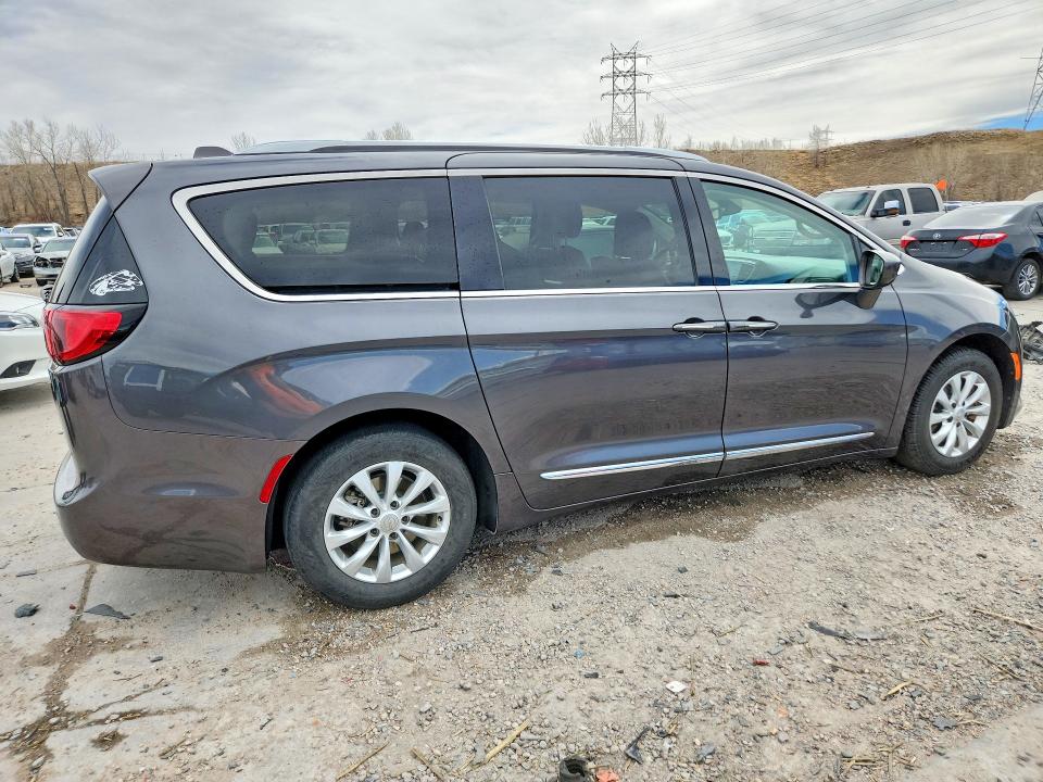 41668736 :رقم المزاد ، 2C4RC1EG1JR149955 vin ، 2018 Chrysler Pacifica مزاد بيع