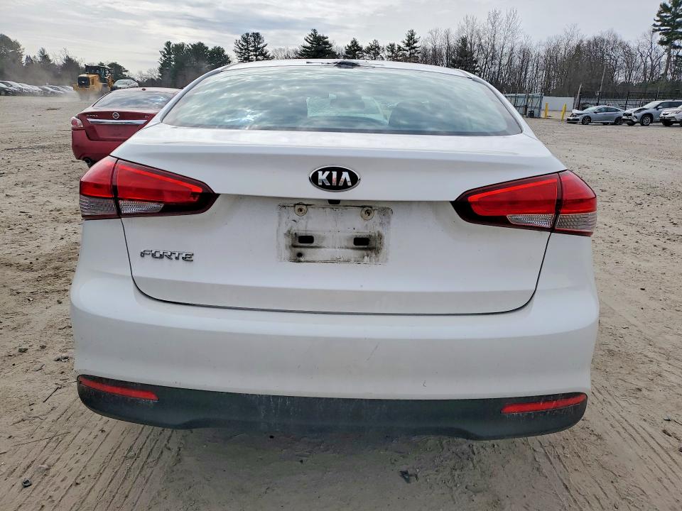 47709076 :رقم المزاد ، 3KPFL4A7XHE133064 vin ، 2017 Kia Forte مزاد بيع