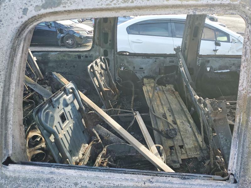 47111606 :رقم المزاد ، 3GNFK16Z05G156310 vin ، 2005 Chevrolet Suburban مزاد بيع