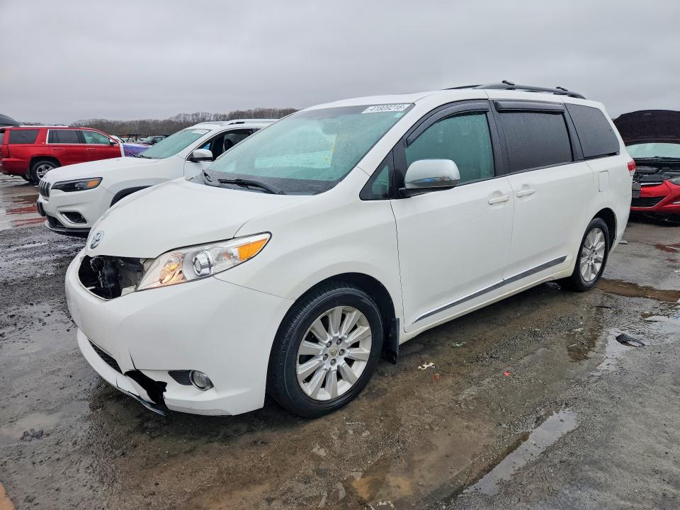 72334646 :رقم المزاد ، 5TDDK3DC0CS038556 vin ، 2012 Toyota Sienna مزاد بيع