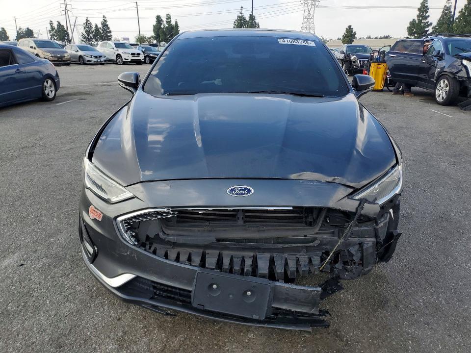 41663746 :رقم المزاد ، 3FA6P0SU8LR261036 vin ، 2020 Ford Fusion مزاد بيع
