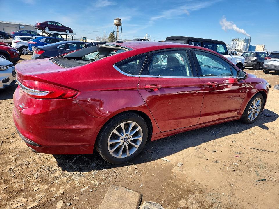 47010326 :رقم المزاد ، 3FA6P0HD7HR347629 vin ، 2017 Ford Fusion مزاد بيع