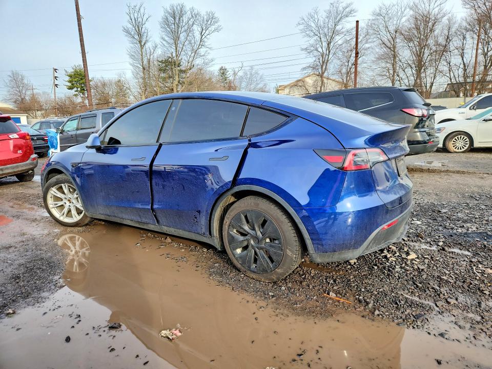 46036726 :رقم المزاد ، 5YJYGAEE9MF202352 vin ، 2021 Tesla Model Y مزاد بيع