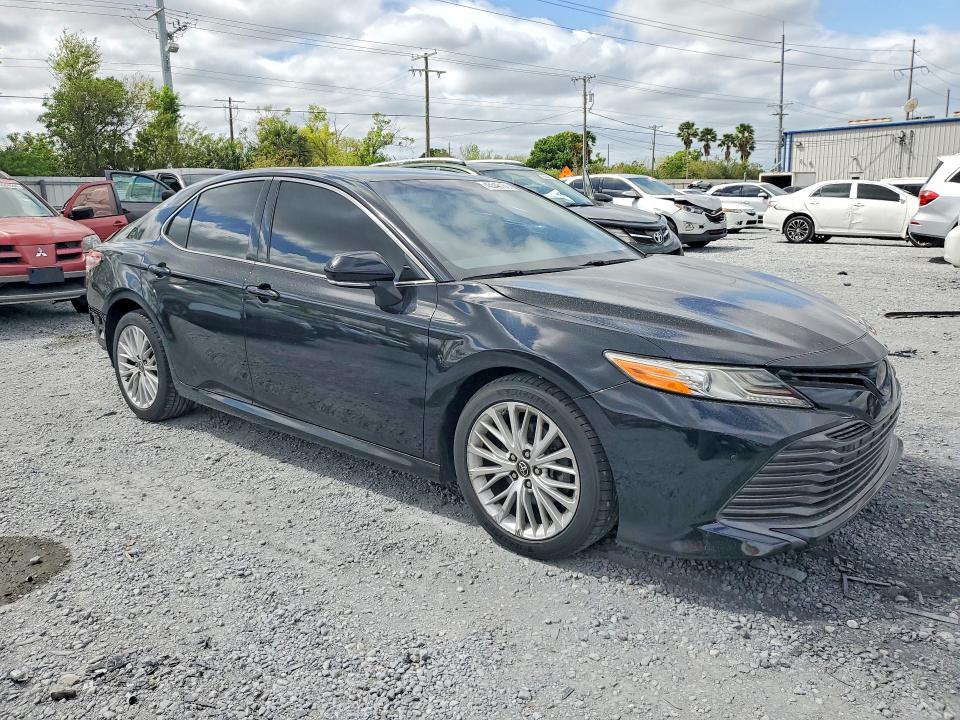 45548166 :رقم المزاد ، 4T1B11HK9JU034820 vin ، 2018 Toyota Camry مزاد بيع
