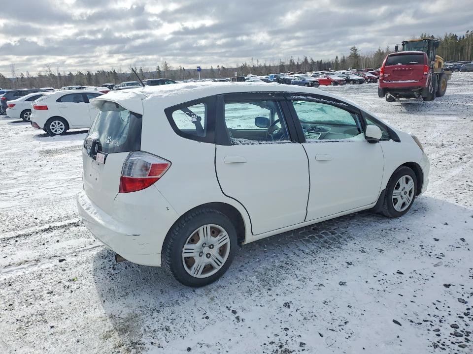 2013 Honda Fit მანქანა იყიდება აუქციონზე, vin: LUCGE8H56D3005587, აუქციონის ნომერი: 46851396
