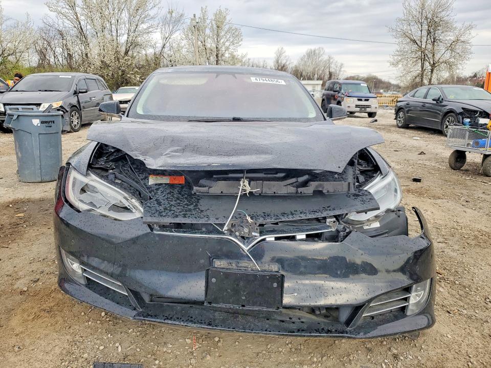 47944856 :رقم المزاد ، 5YJSA1E28HF190598 vin ، 2017 Tesla Model S مزاد بيع