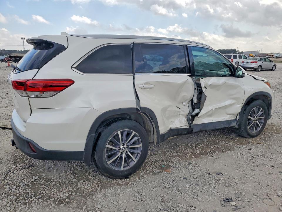 79762115 :رقم المزاد ، 5TDKZRFH9KS556226 vin ، 2019 Toyota Highlander مزاد بيع