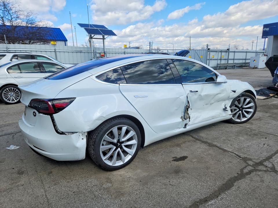 2018 Tesla Model 3 მანქანა იყიდება აუქციონზე, vin: 5YJ3E1EA5JF049803, აუქციონის ნომერი: 45922976