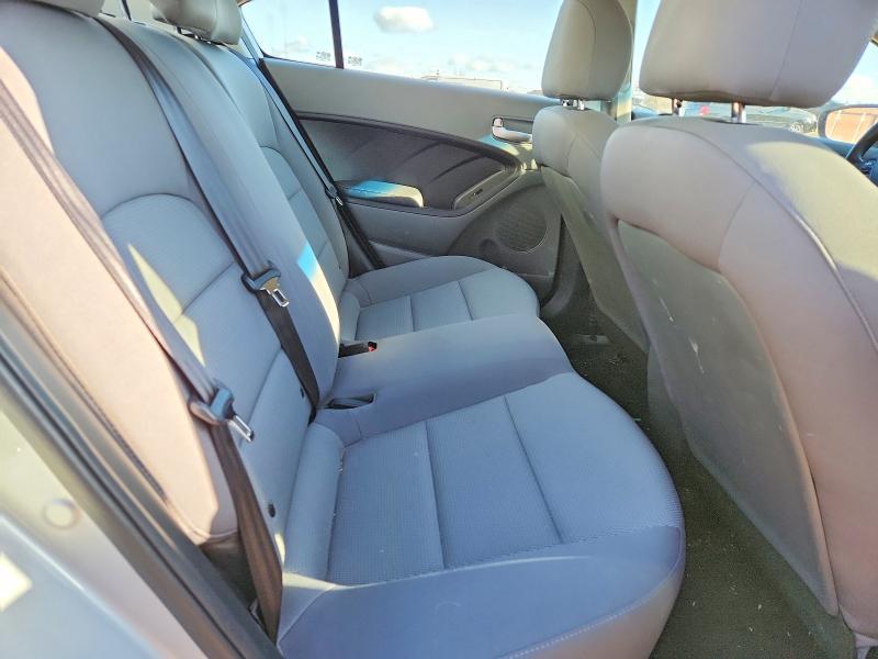 47123096 :رقم المزاد ، 3KPFK4A71JE278857 vin ، 2018 Kia Forte مزاد بيع