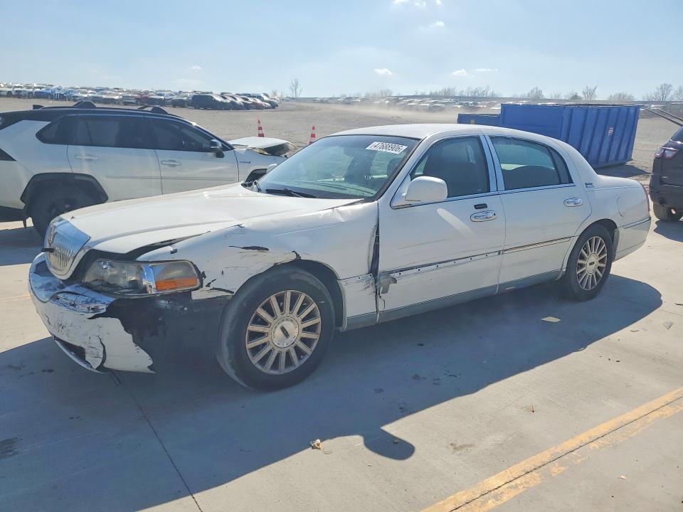 2004 Lincoln Town Car მანქანა იყიდება აუქციონზე, vin: 1LNHM81W54Y602226, აუქციონის ნომერი: 47688906