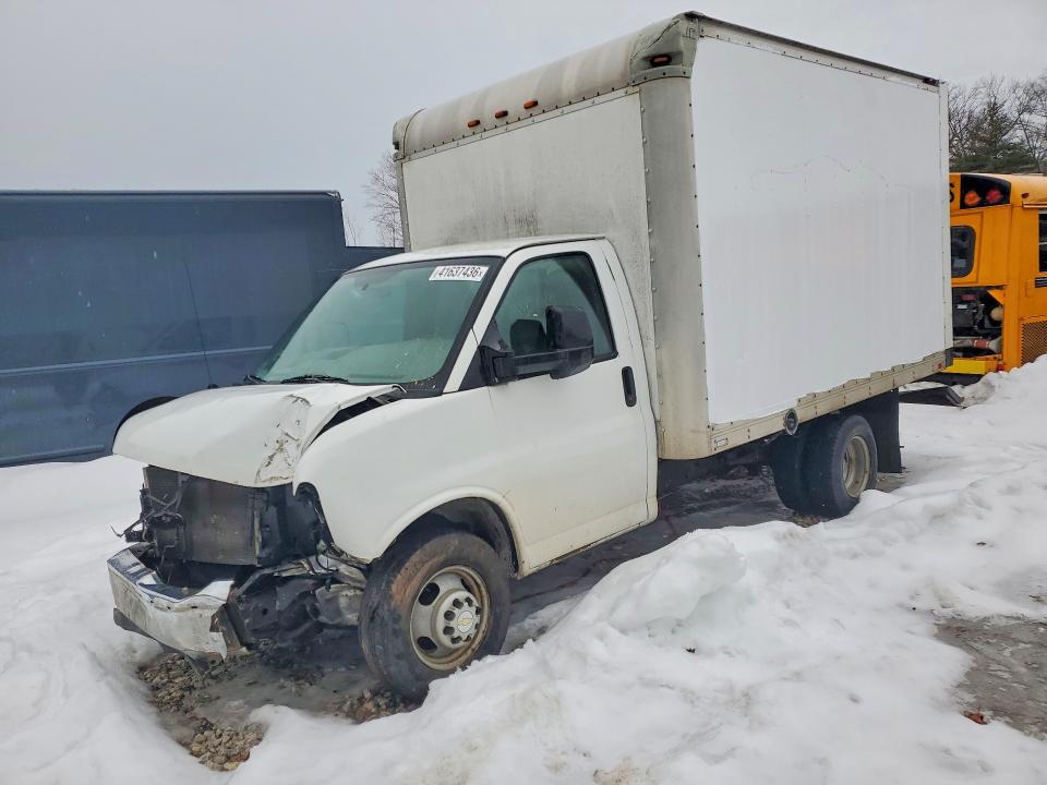 41637436 :رقم المزاد ، 1GB3G2CGXF1265660 vin ، 2015 Chevrolet Express G3500 مزاد بيع