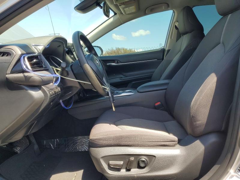47303916 :رقم المزاد ، 4T1C11AK7NU027725 vin ، 2022 Toyota Camry مزاد بيع
