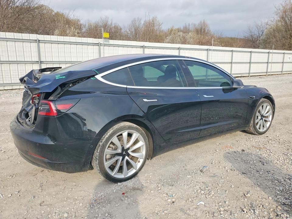 78166465 :رقم المزاد ، 5YJ3E1EA7JF033800 vin ، 2018 Tesla Model 3 مزاد بيع