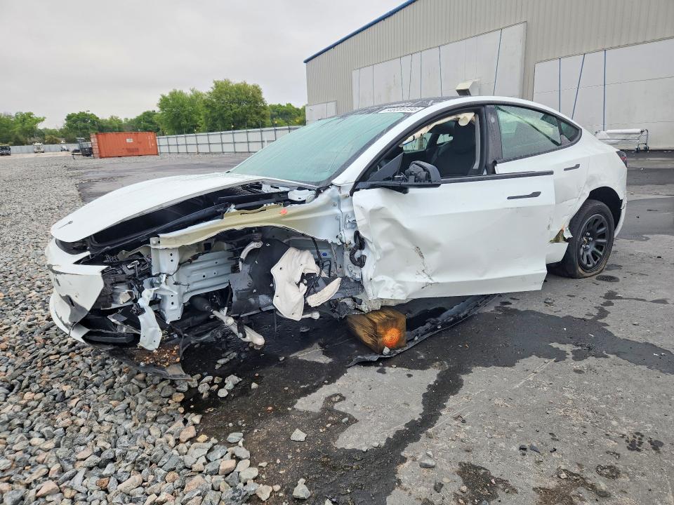 Продажа на аукционе авто 2025 Tesla Model 3, vin: 5YJ3E1EA4SF131586, номер лота: 46009196
