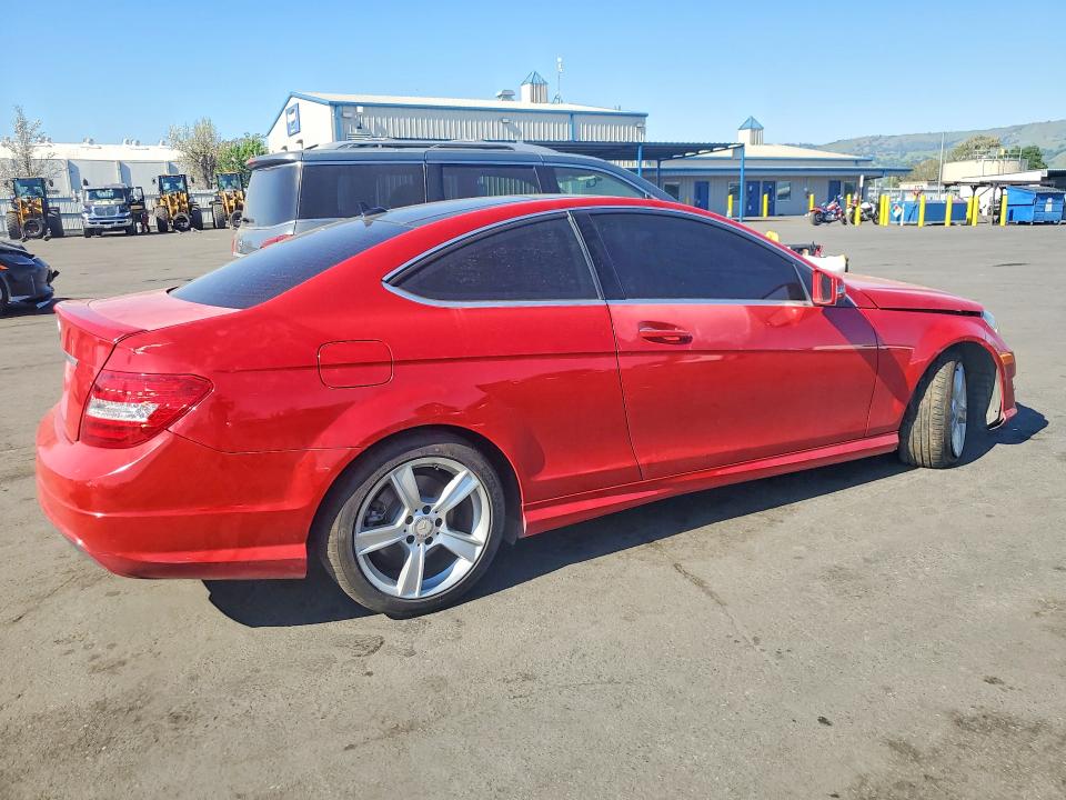 Продажа на аукционе авто 2015 Mercedes-benz C, vin: WDDGJ4HB0FG367981, номер лота: 46685736