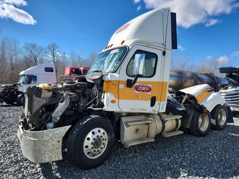 2013 Freightliner Cascadia მანქანა იყიდება აუქციონზე, vin: 3AKJGEDR6DSFG6587, აუქციონის ნომერი: 45461576