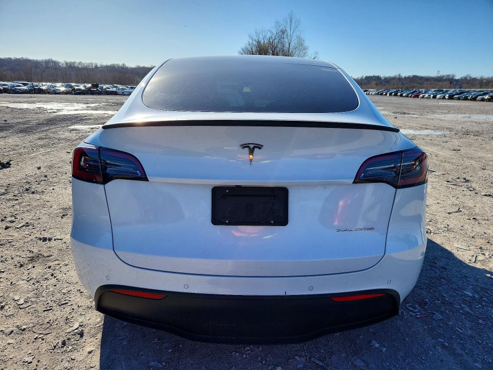 Продажа на аукционе авто 2022 Tesla Model Y, vin: 7SAYGAEE2NF521886, номер лота: 46337656