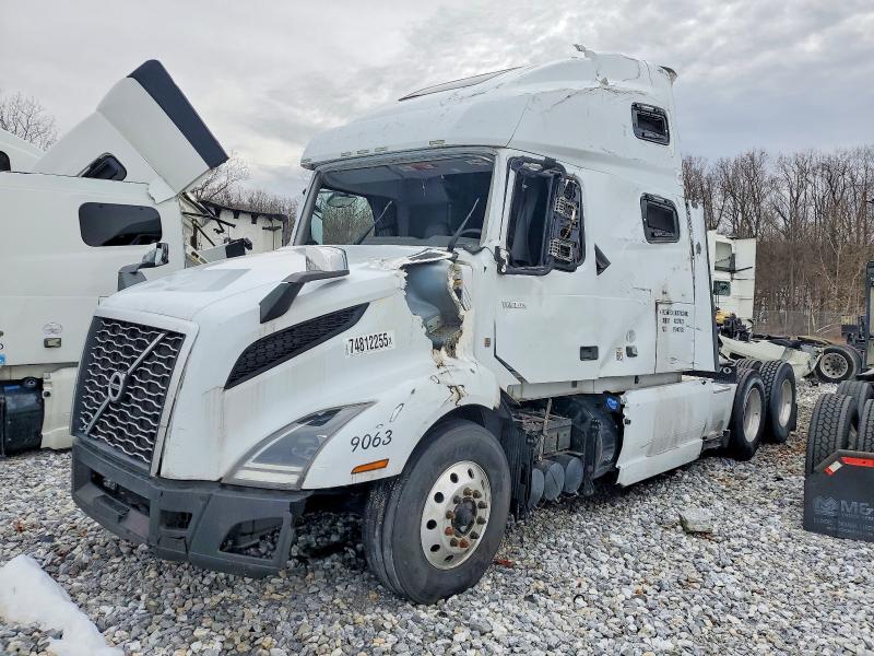 Продаж на аукціоні авто 2022 Volv Vn, vin: 4V4NC9EH9NN312610, номер лоту: 74812255