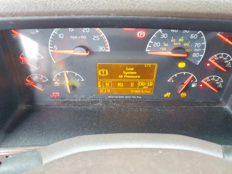 2018 Volvo Vnl მანქანა იყიდება აუქციონზე, vin: 4V4NC9EH7JN992582, აუქციონის ნომერი: 79212385