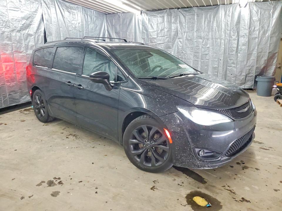 46350646 :رقم المزاد ، 2C4RC1GG2JR333492 vin ، 2018 Chrysler Pacifica مزاد بيع