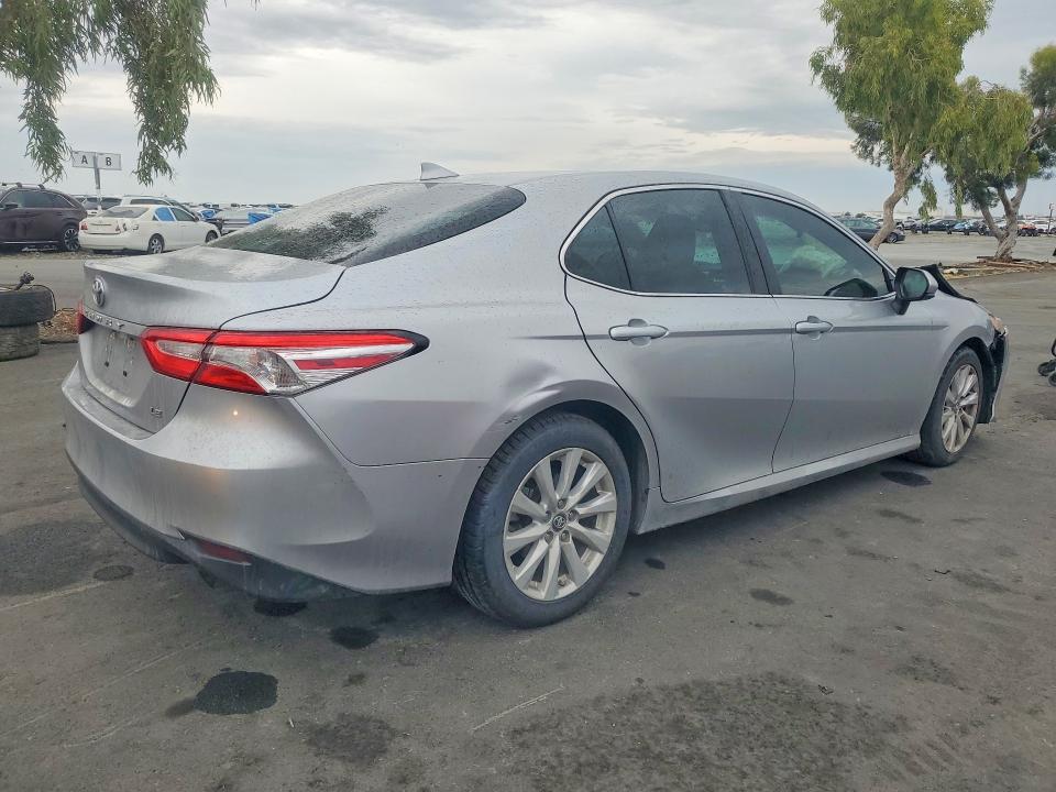 48178526 :رقم المزاد ، 4T1B11HK8KU829973 vin ، 2019 Toyota Camry مزاد بيع