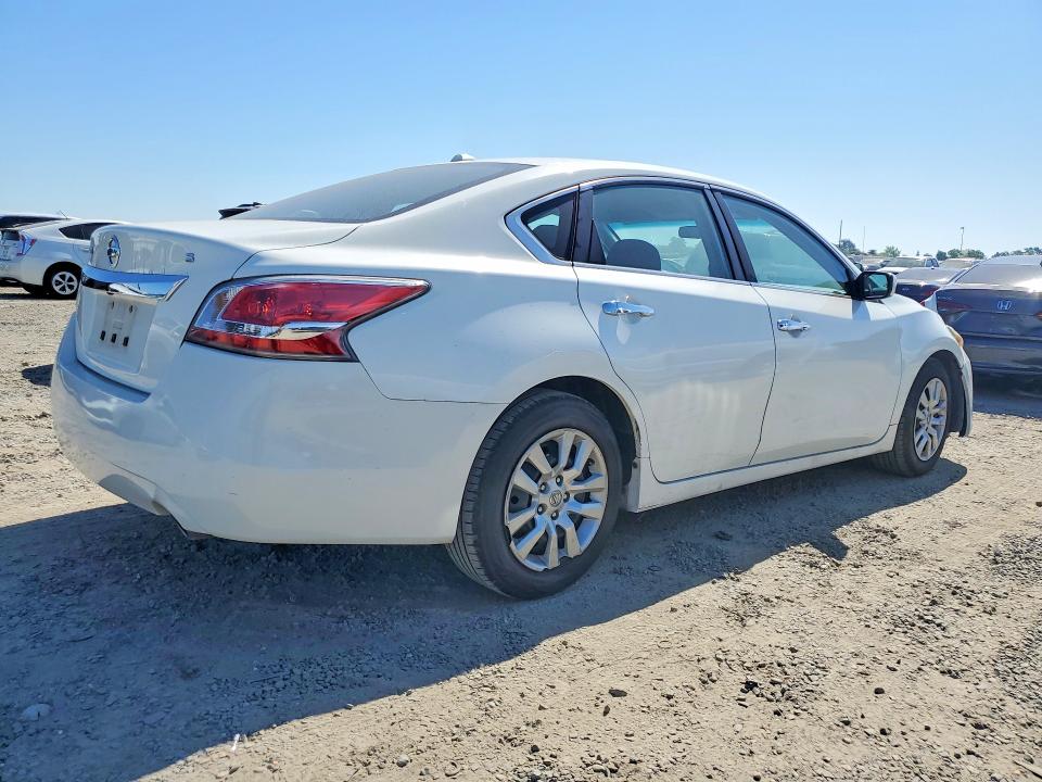 2015 Nissan Altima მანქანა იყიდება აუქციონზე, vin: 1N4AL3AP0FC273560, აუქციონის ნომერი: 46959196