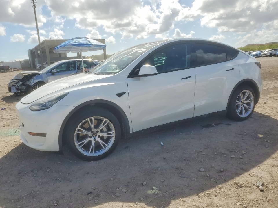 41588556 :رقم المزاد ، 7SAYGAEE2NF316438 vin ، 2022 Tesla Model Y مزاد بيع