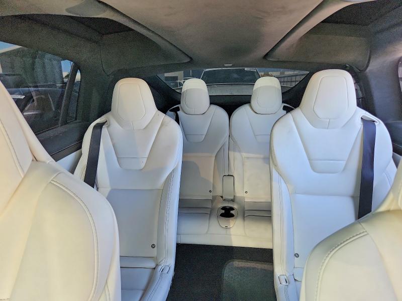 41584866 :رقم المزاد ، 5YJXCBE28HF061203 vin ، 2017 Tesla Model X مزاد بيع