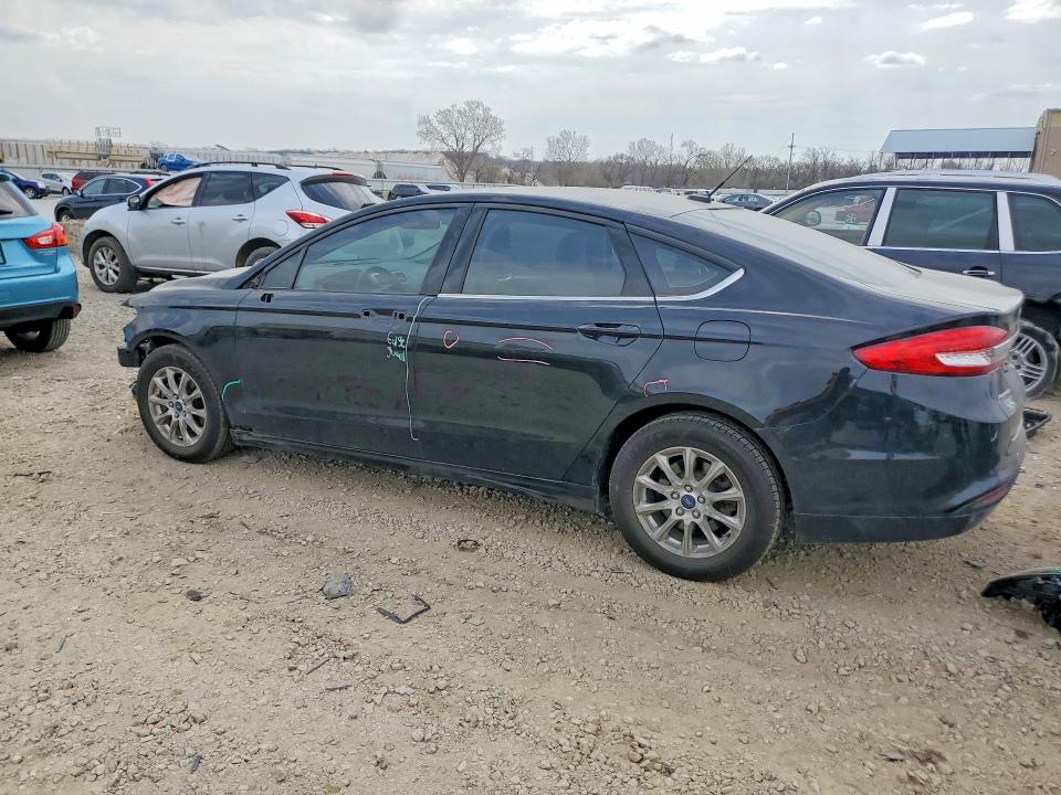 47589266 :رقم المزاد ، 3FA6P0G71JR114962 vin ، 2018 Ford Fusion مزاد بيع