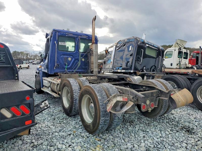 79551465 :رقم المزاد ، 1FUJGEBG1ASAT5199 vin ، 2010 Freightliner Cascadia مزاد بيع
