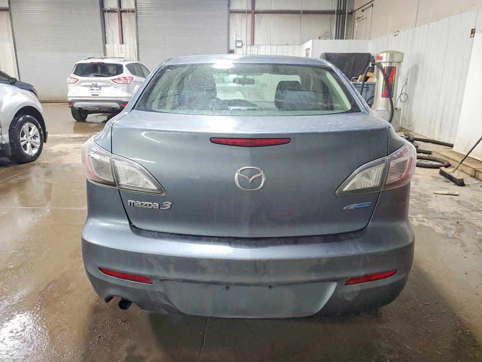 46665236 :رقم المزاد ، JM1BL1U70D1702350 vin ، 2013 Mazda 3 مزاد بيع