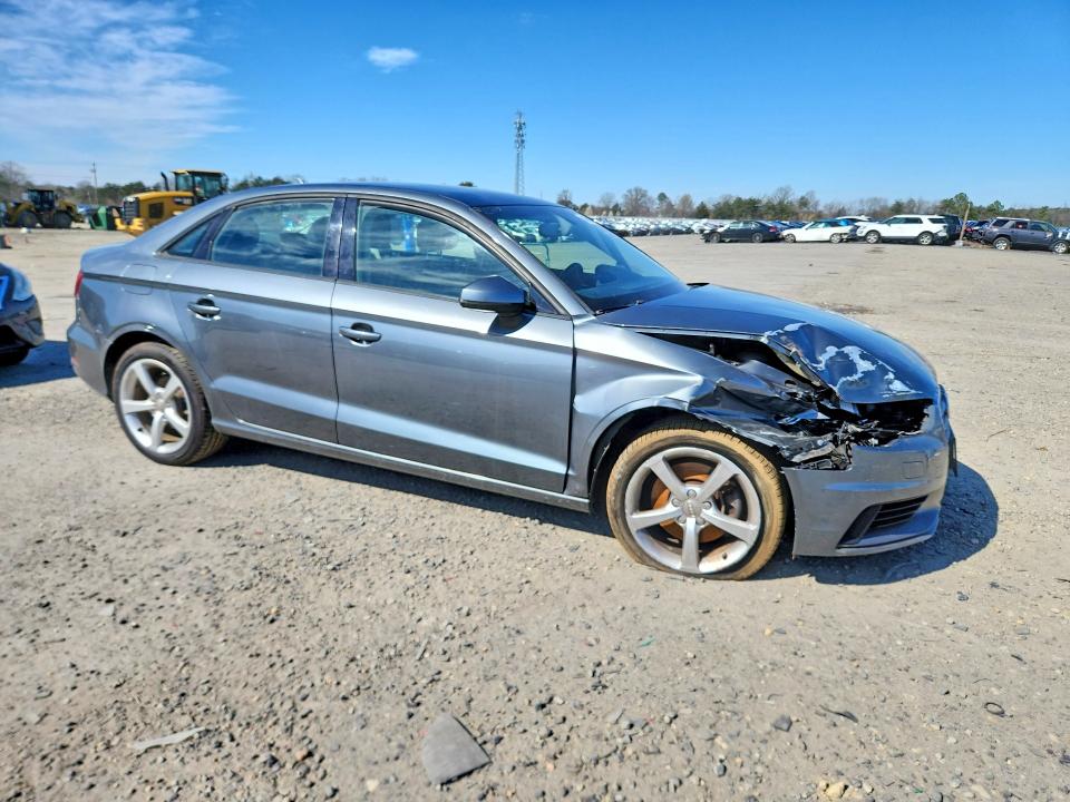 46690486 :رقم المزاد ، WAUBFGFF4F1001891 vin ، 2015 Audi A3 مزاد بيع