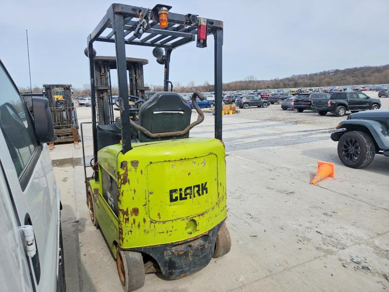 53296636 :رقم المزاد ، ECG35800696843F vin ، 1999 Clark Forklift Forklift مزاد بيع