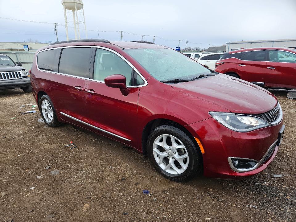 46036576 :رقم المزاد ، 2C4RC1BG3HR584393 vin ، 2017 Chrysler Pacifica مزاد بيع