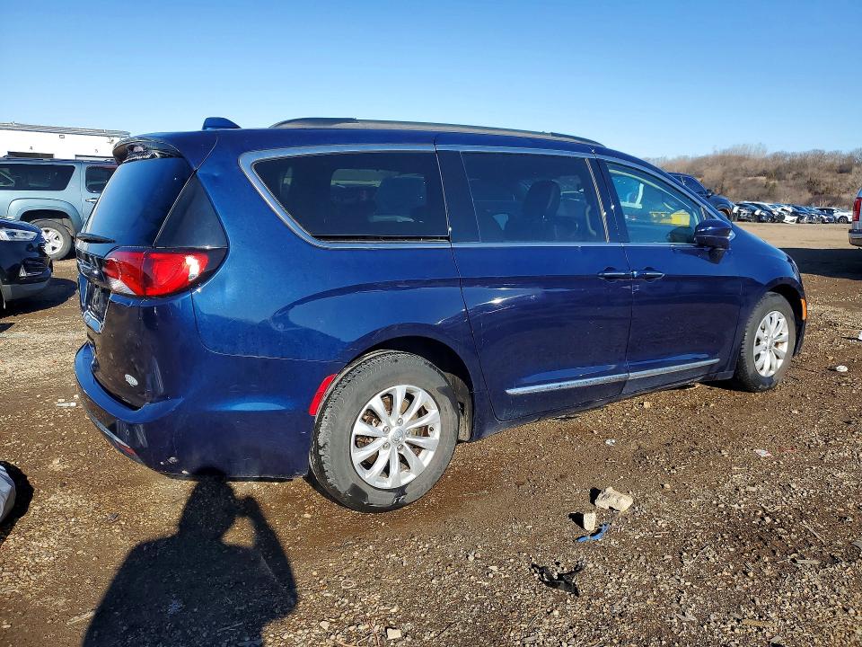 Продажа на аукционе авто 2017 Chrysler Pacifica, vin: 2C4RC1BG2HR513590, номер лота: 47652196