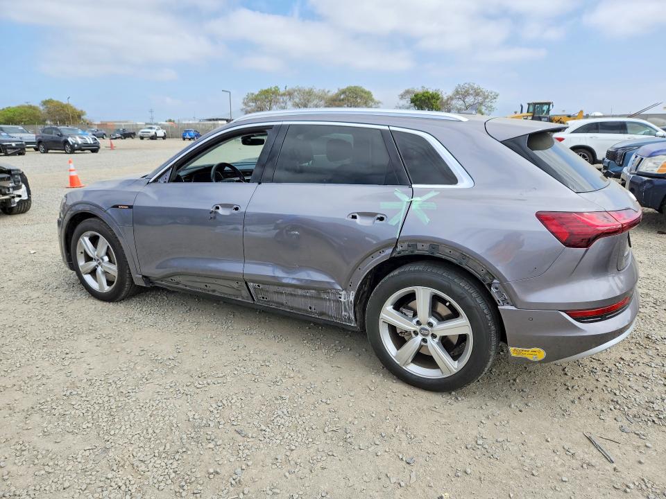 Продажа на аукционе авто 2019 Audi E-tron, vin: WA1LAAGE7KB024475, номер лота: 79378085
