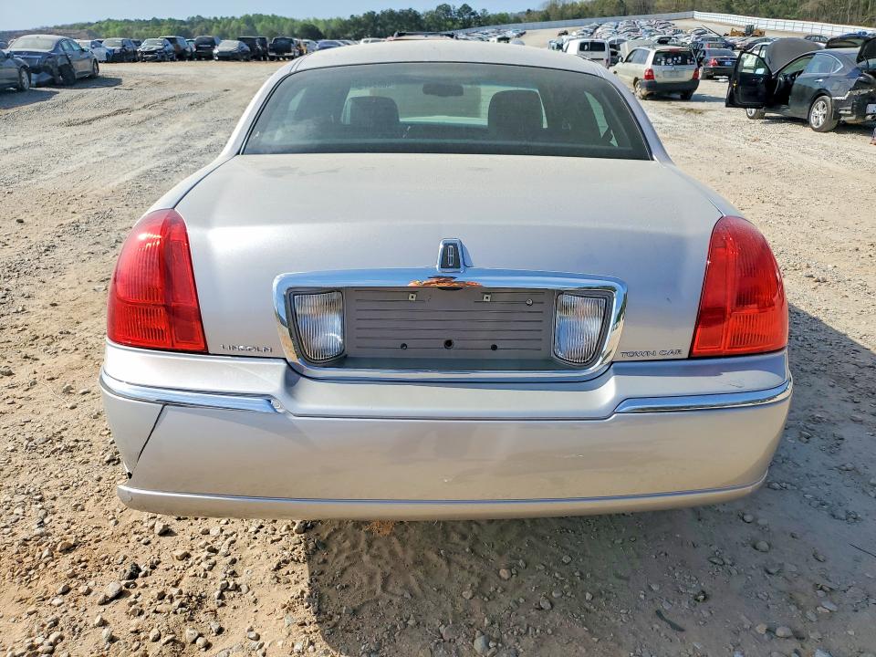 Продажа на аукционе авто 2011 Lincoln Town Car, vin: 2LNBL8CV7BX755958, номер лота: 46834496