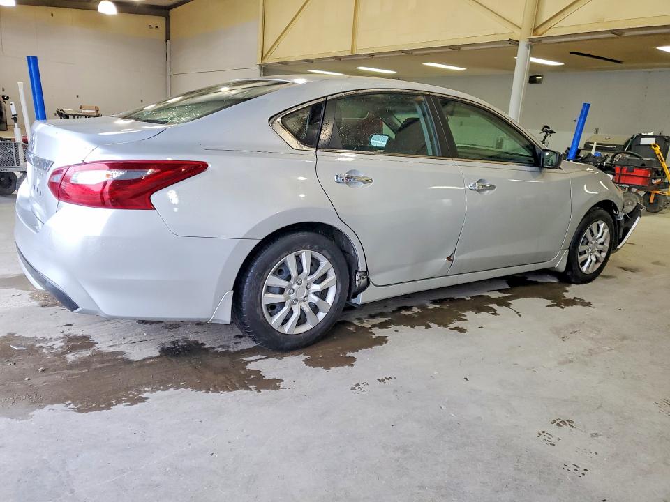 Продажа на аукционе авто 2018 Nissan Altima, vin: 1N4AL3AP7JC179040, номер лота: 45638796