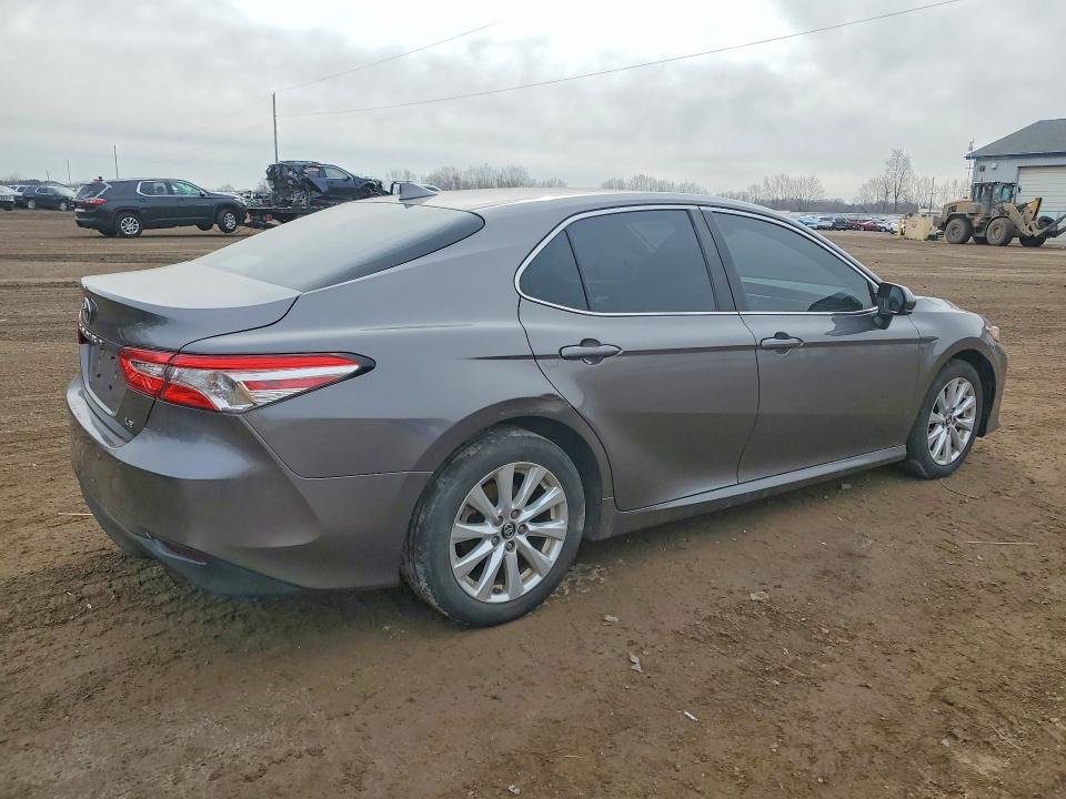 47461646 :رقم المزاد ، 4T1B11HK8KU791564 vin ، 2019 Toyota Camry مزاد بيع